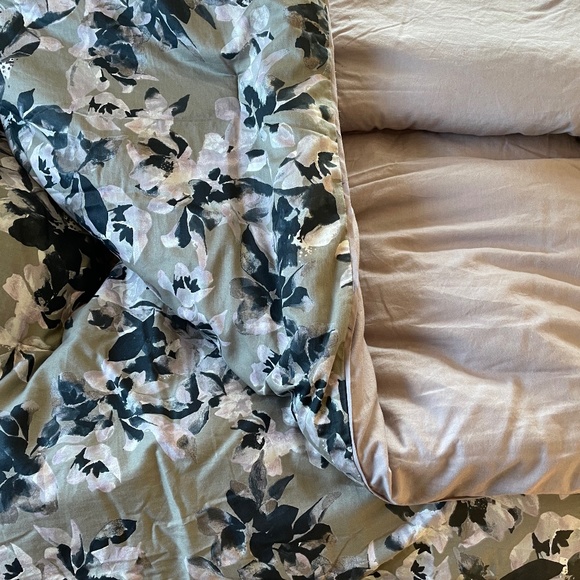 Simply Vera Vera Wang Bedding Vera Wang Queen Comforter Poshmark